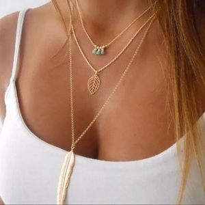 ⚡️Bundle 3 for $20⚡️Feather beaded Boho necklace